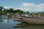 랍티 강 전통 배 타기